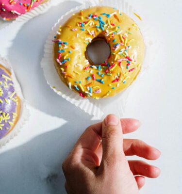 Donuts gourmands préparés au Bakery Bliss Café